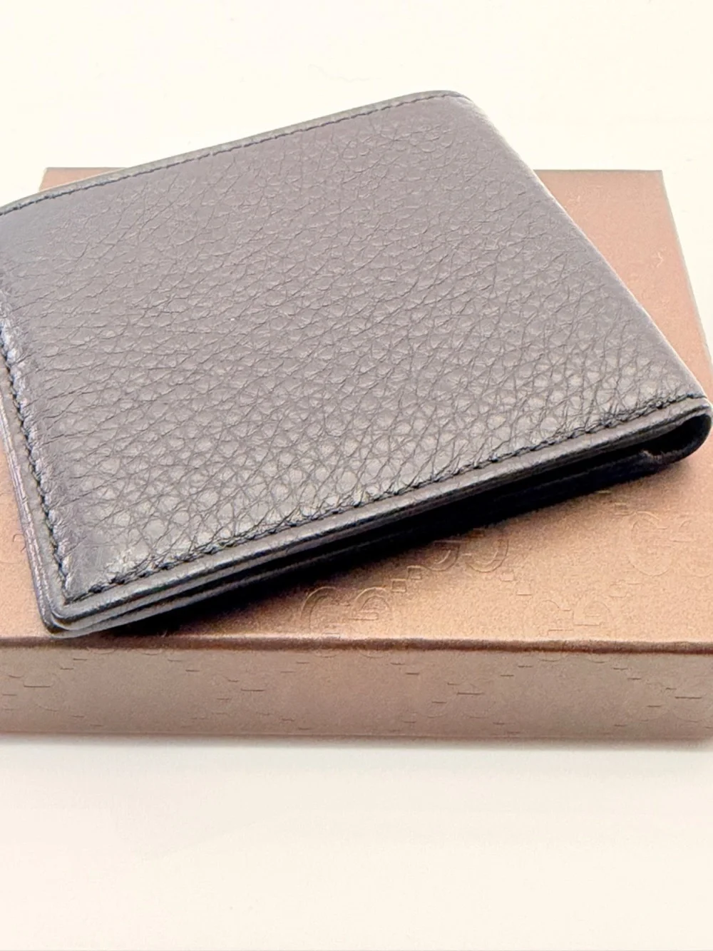 Gucci Black Textured Leather Men’s Black Bifold Wallet New